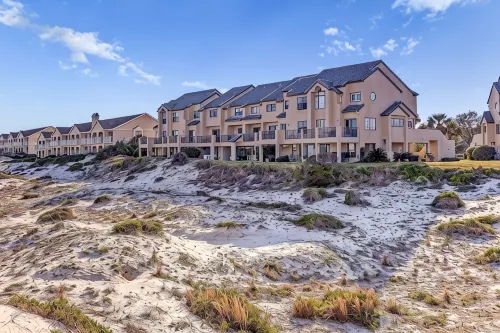 Oceanfront Fabulous Townhome: Your Coastal Escape Awaits! - نادي رياضي