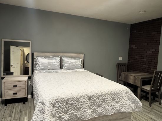 Cozy Private Studio  in a Safe Area of Las Vegas with WiFi, AC