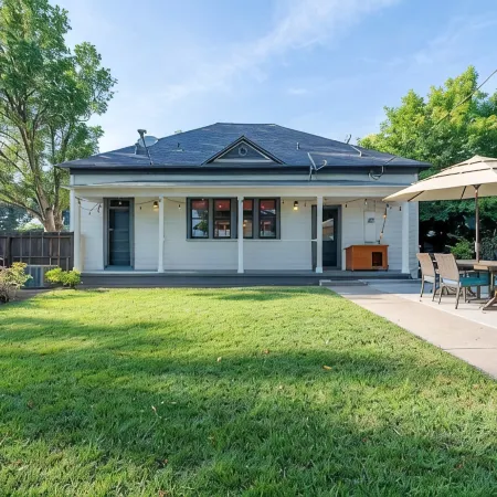 Historic Visalia 3br/2ba - Walk to Downtown