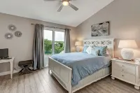Fall in Fla! Updated Ocnfrt Condo w Country Club Perks!- Ocnfrt  Pool & Golf - Gym