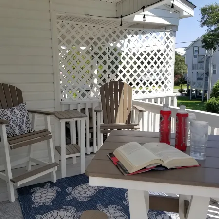 Island House D : Stylish Updated Townhome - Steps to the Beach w/ Pool!