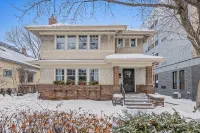 Modern Craftsman - East Harriet - 3 min to Lakes - Condos