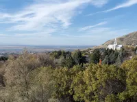 Recharge in quiet mountain neighborhood! Great 180 views! Nearby hiking &skiing! - Homestay