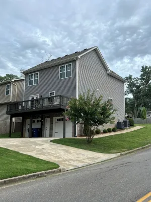 THE GOVERNOR’S RETREAT<br>Home Sweet Home Retreat Near Downtown Clarksville - balcony