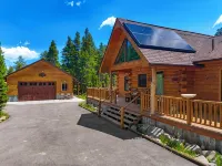 Cozy Log Cabin w/ Private Lake & State Park Access! Jacuzzi, Sauna, Kayaks! - Gym