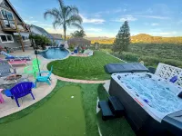 Hiker’s Paradise! Heated Pool, fire pits, and views - Wifi