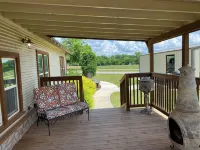 Cozy retreat with countryside views, Patch of Heaven is the place for you! - Homestays