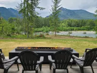 Brand New Luxury Cabin on 5 acres with Hot Tub and Game Room. Cozy and Clean. - Chalets