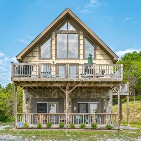 Unforgettable Sunrise View, Dual Living Spaces & on Douglas Lake by Pigeon Forge