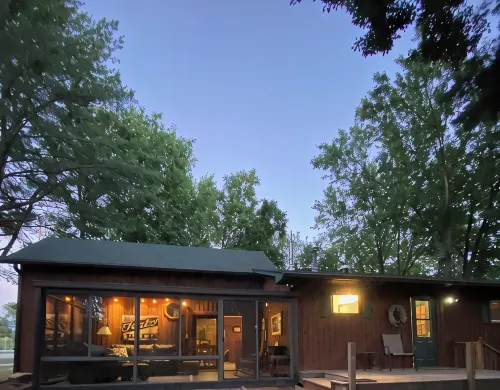 Cozy, country-feel, private, close to everything, for family & friends to gather - 4-Star