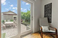Victorian With An Amazing Location, Incredible Yard With Private outdoor Hot tub - 2 étoiles