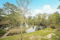 Cozy upstairs Studio Condo at Diamondhead overlooking the Lake & Country Club - 2-Star
