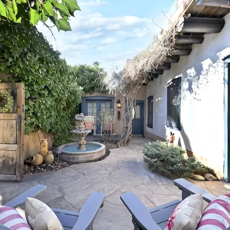 Historic Eastside Canyon Rd/Plaza/Galleries--Walk Everywhere Amazing Courtyard