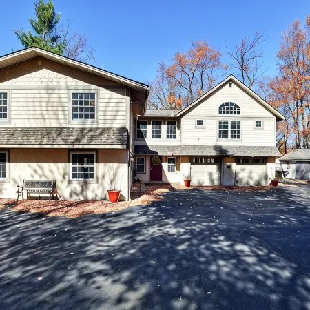 Private 200 feet of lakefront, giant backyard, firepit, canoe, kayaks & more!