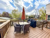 Charming Bloomingdale Row Home with Deck and Parking - Jacuzzi