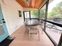 Beautiful, comfortable modern home, 1.5 blocks from the BEACH & Center Ave - 4-Star