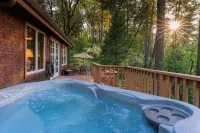 The Most Romantic Creekside Cabin - with Hot Tub and Privacy - Hytter