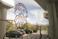 Philia Hotel - parking