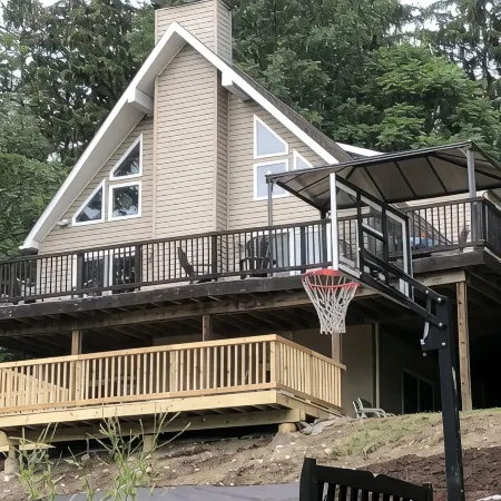 Seneca Lake Spacious 5-Bedroom Chalet. Last Minute Rental Discounts Available