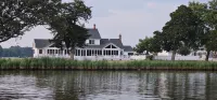 Warwick Farms Waterfront Retreat! Solitude and relaxation on the Warwick River - 5 звезд