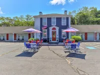 Olde Tavern Motel and Inn - Cape Cod - Motels