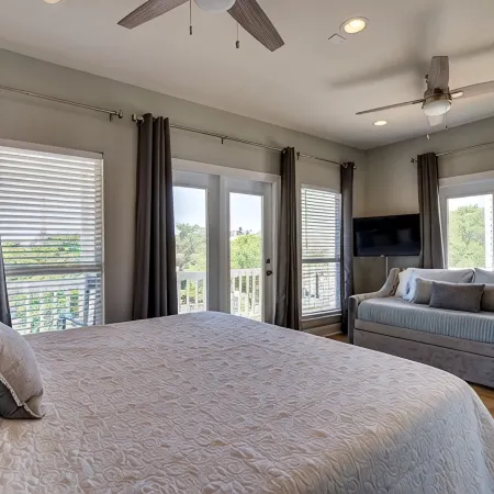 Private Heated Pool - 3 Min Walk to Beach - Golf Cart - Beach Chair Service