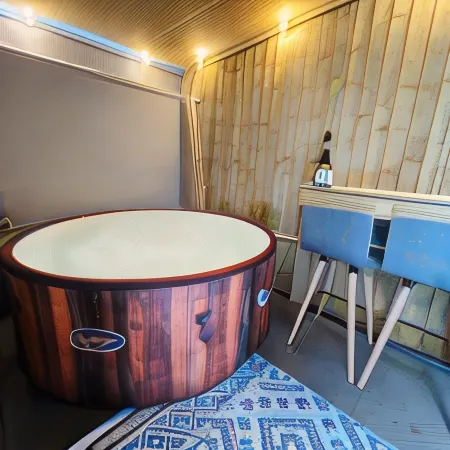 Osborne Luxury Hot Tub and Jacuzzi Suites