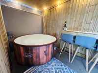 Osborne Luxury Hot Tub and Jacuzzi Suites - vasca da bagno