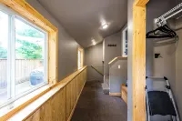 Spacious & Updated! Marquette Township Home - HotTub - Backyard - Garage - 4-Star