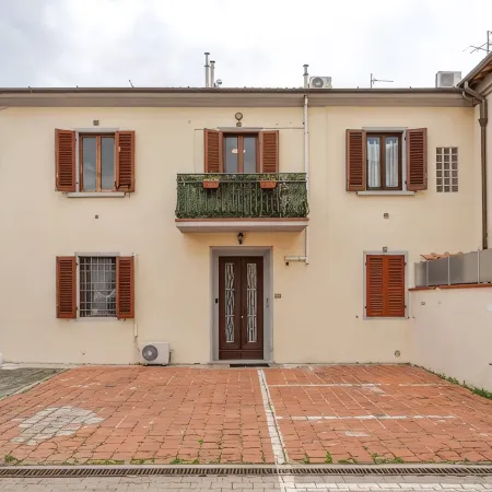 Paradise Apartment · Comfort & Private Parking
