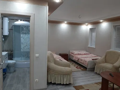 Yuzhnyij Dvorik Hostel - parkir