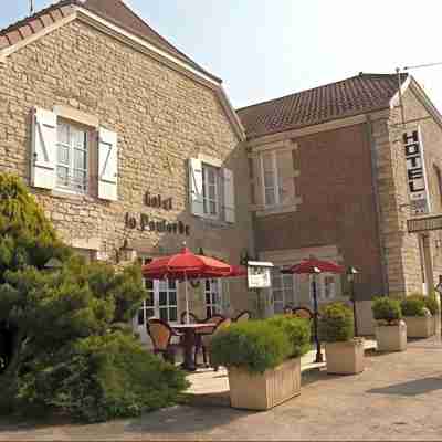 Hôtel restaurant la Poularde Hotel Exterior