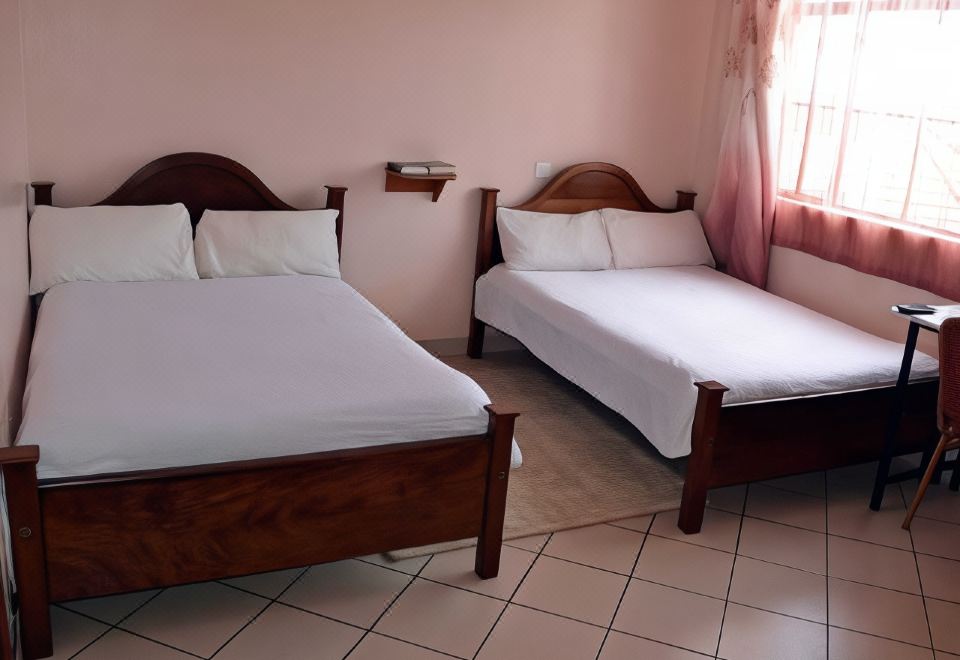 a room with two beds , one on the left side and the other on the right side of the room at The Ree