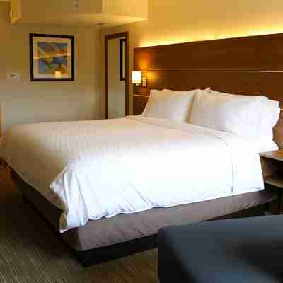 Holiday Inn Express Murrysville-Delmont Rooms
