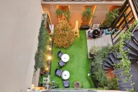 Card Hôtel Hotels in Batignolles