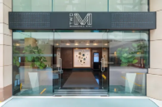 Two MacDonnell Road Hotel dekat Victoria Peak