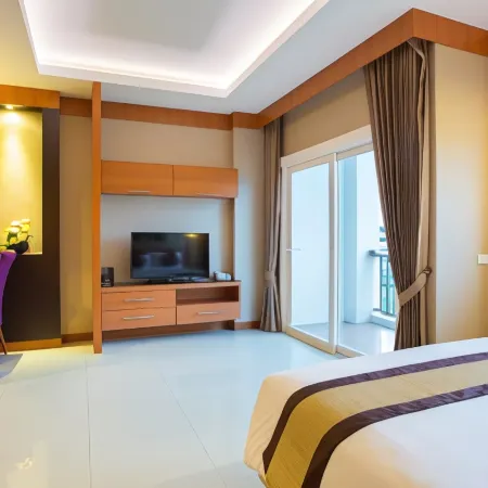 Romantic Khon Kaen Hotel Отели рядом с достопримечательностью «Туек Ком»