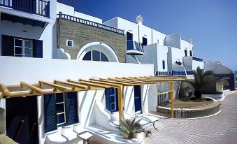 Kouros Hotel & Suites