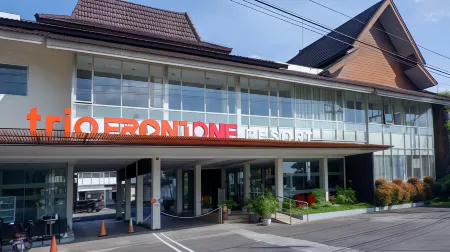 Front One Resort Magelang Отели рядом с достопримечательностью «Statue of Prince Diponegoro»