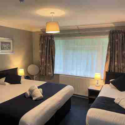Corner House Hotel Gatwick with Holiday Parking Rooms