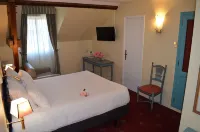 Logis Hôtel Auberge du Cheval Blanc Отели в г. Ламот-Бёврон