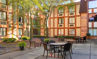 Courtyard Toledo West