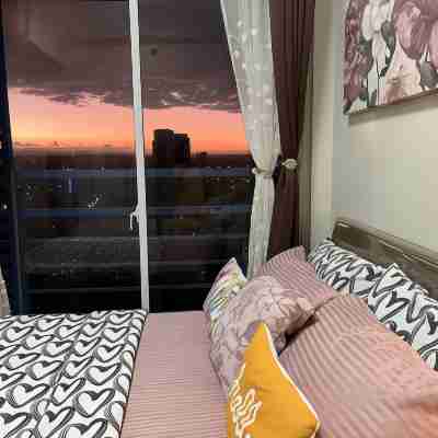 ComfyCosy 1-Br with Stunning City View at the Loop Rooms