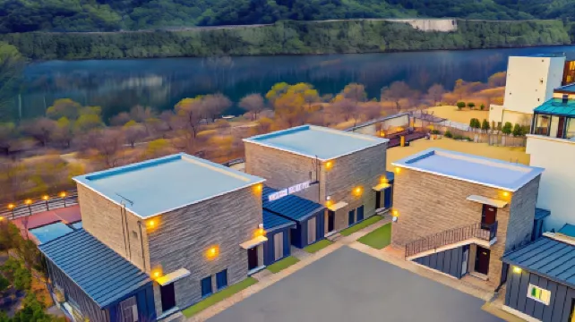 Chuncheon (Namiseom) River North Pool Villa