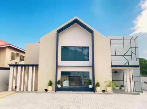 Knightsbridge Hotel & Suites