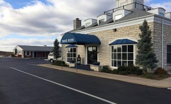 Alpine Inn & Suites Rockford