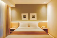Azana Style Hotel Madura Hotel dekat Warung Pojok Bugih