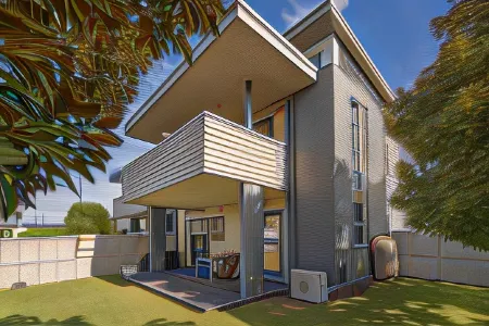 Sovereign Pier on the Waterways Отели рядом с достопримечательностью «The Lost Spring»