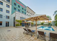 StayEasy Lusaka - piscina