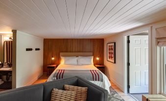 Historic Rocky Waters Inn, A Small Luxury Hotel